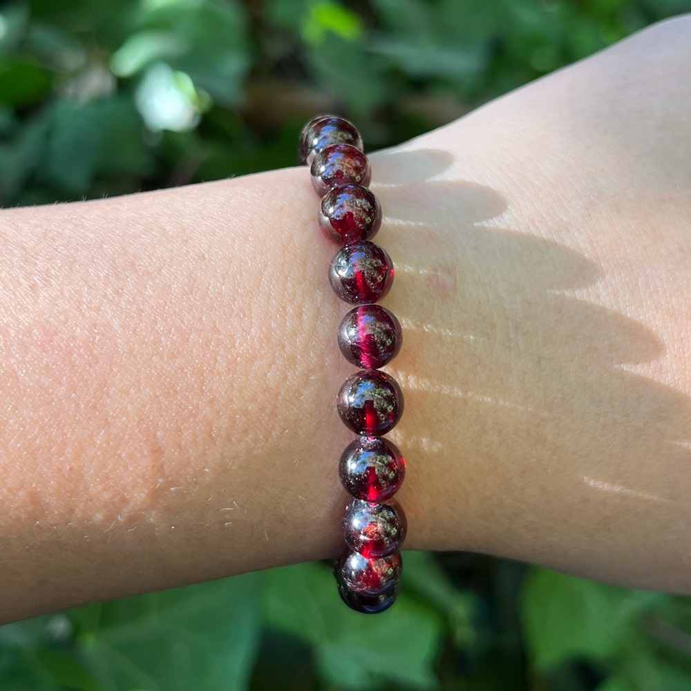 8mm stretchable garnet bracelet